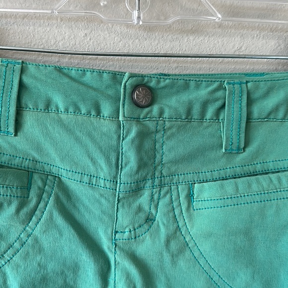 ATHLETA Green Casual Mini Dipper Skirt Skort Pockets Belt Loops Size 2 - Picture 9 of 16